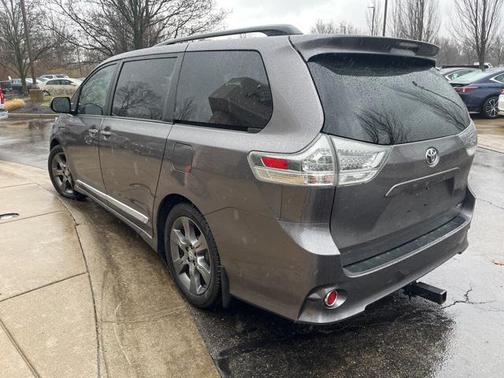 2016 Toyota Sienna SE