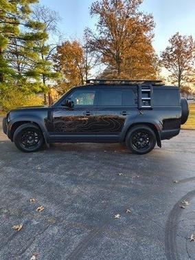 2023 Land Rover Defender SE