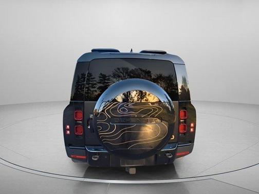 2023 Land Rover Defender SE