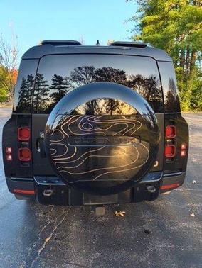 2023 Land Rover Defender SE