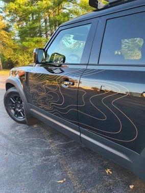 2023 Land Rover Defender SE