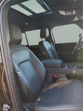 2023 Land Rover Defender SE