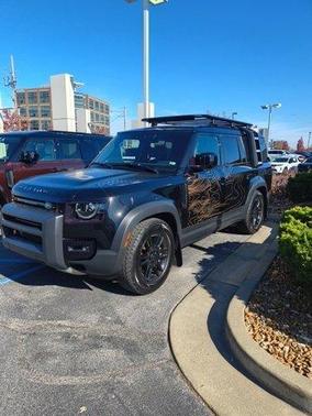 2023 Land Rover Defender SE