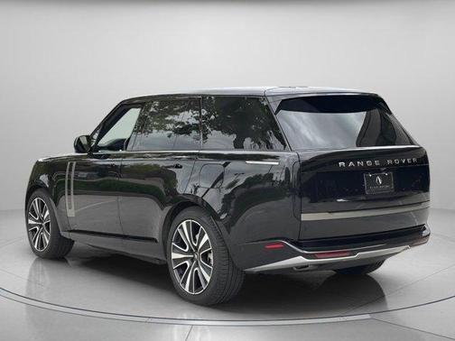 2025 Land Rover Range Rover P550e SE
