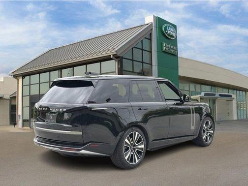 2025 Land Rover Range Rover P550e SE