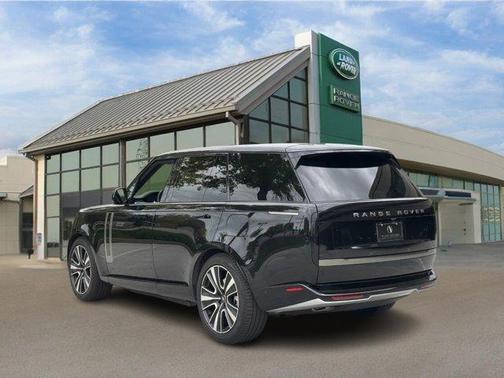 2025 Land Rover Range Rover P550e SE