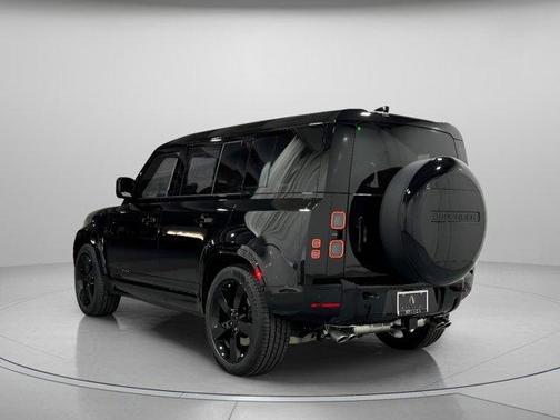 2026 Land Rover Defender P525 V8