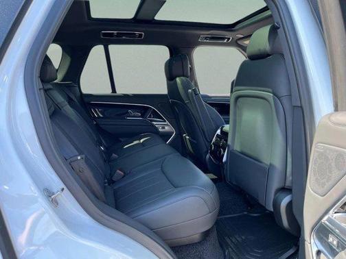 2025 Land Rover Range Rover P530 SE