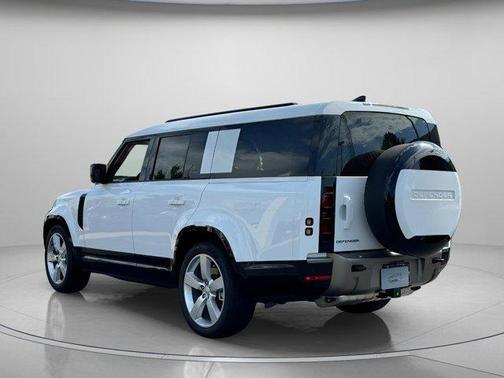 2025 Land Rover Defender P400 X-Dynamic SE