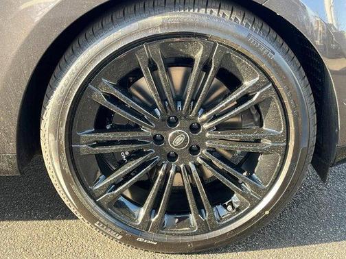 2025 Land Rover Range Rover P530 SE