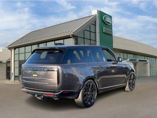 2025 Land Rover Range Rover P530 SE