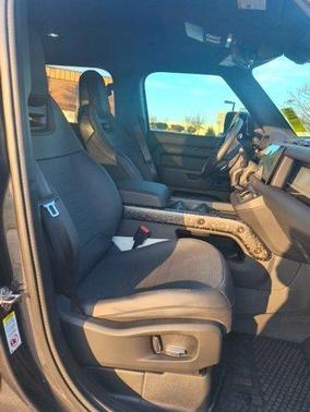 2025 Land Rover Defender OCTA