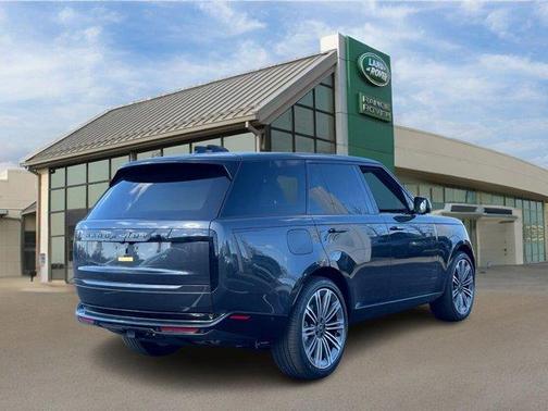 2025 Land Rover Range Rover P530 SE