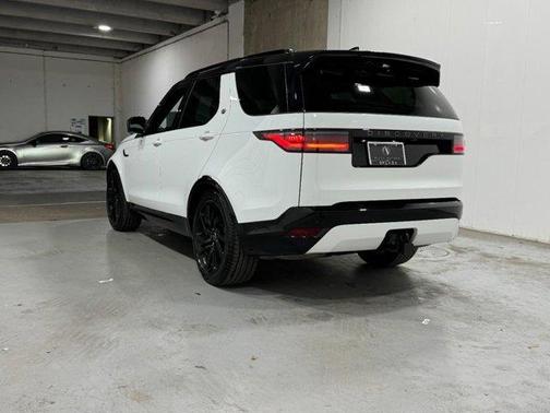 2024 Land Rover Discovery P300 Dynamic SE