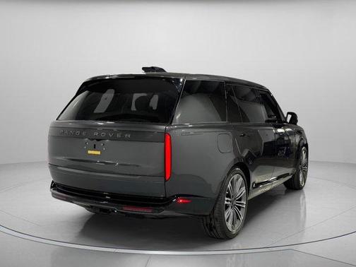 2026 Land Rover Range Rover P400 SE 7 Seat