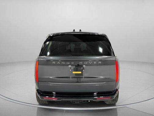 2026 Land Rover Range Rover P400 SE 7 Seat