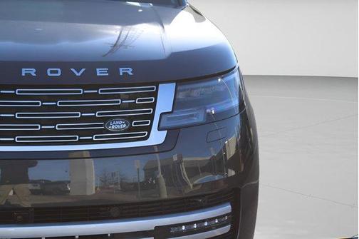 2025 Land Rover Range Rover P550e Autobiography