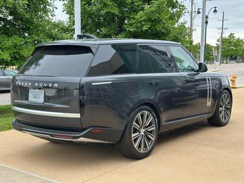 2025 Land Rover Range Rover P550e Autobiography