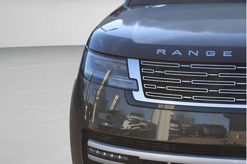 2025 Land Rover Range Rover P550e Autobiography