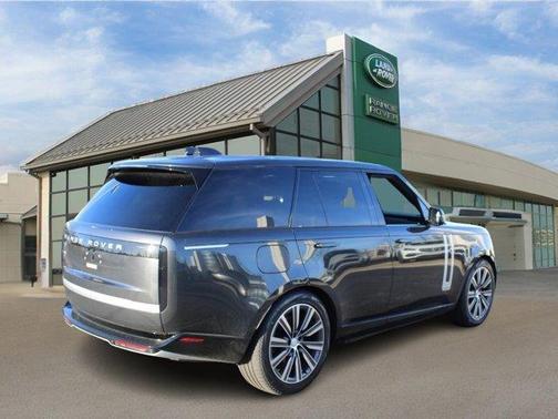 2025 Land Rover Range Rover P550e Autobiography