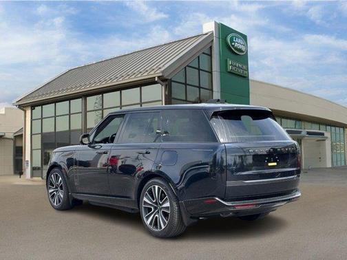 2025 Land Rover Range Rover P550e Autobiography