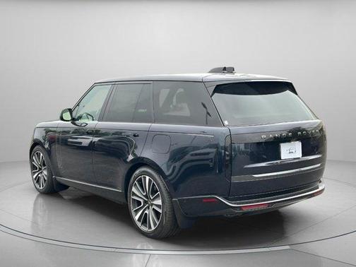 2025 Land Rover Range Rover P550e Autobiography