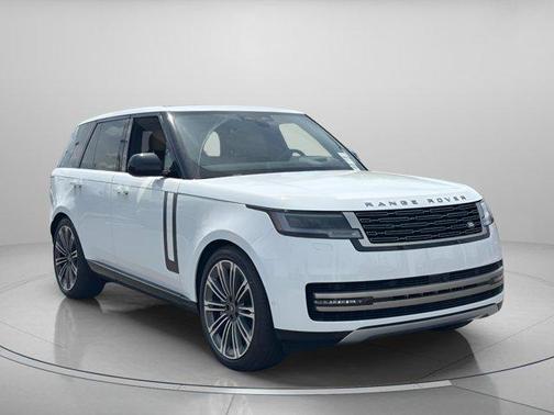 2025 Land Rover Range Rover P530 SE