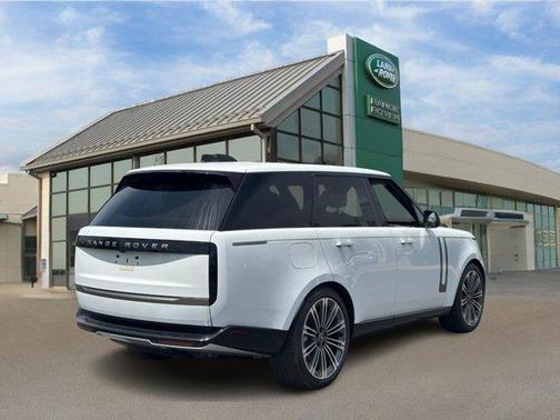 2025 Land Rover Range Rover P530 SE