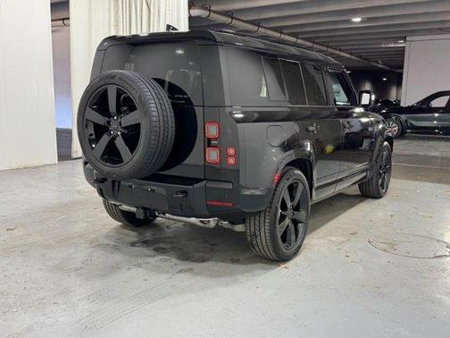 2026 Land Rover Defender 110 X-Dynamic SE