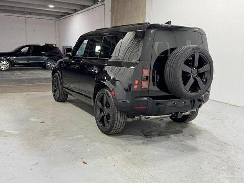 2026 Land Rover Defender 110 X-Dynamic SE