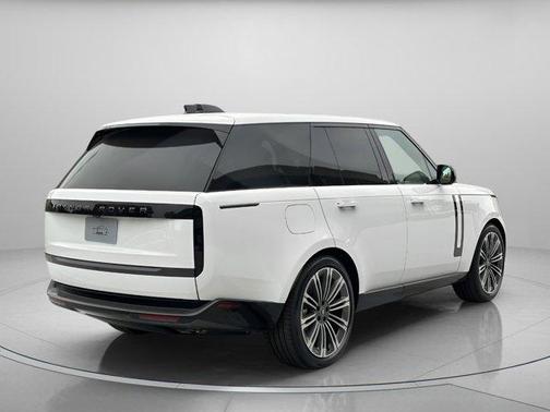 2025 Land Rover Range Rover P530 SE