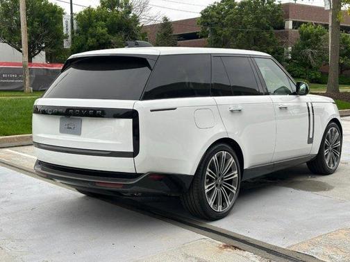 2025 Land Rover Range Rover P530 SE