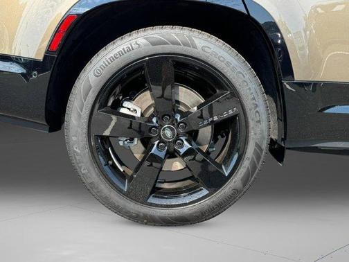 2025 Land Rover Defender P400 X-Dynamic SE