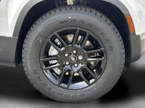 2025 Land Rover Defender P300