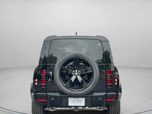 2025 Land Rover Defender P400 X-Dynamic SE