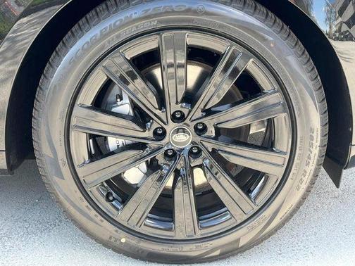 2025 Land Rover Range Rover P550e SE