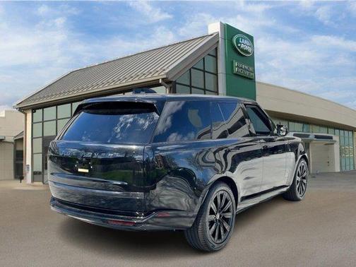 2025 Land Rover Range Rover P550e SE