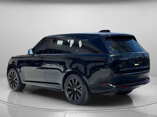 2025 Land Rover Range Rover P550e SE