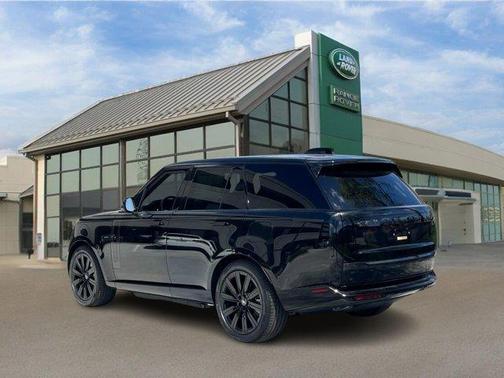 2025 Land Rover Range Rover P550e SE