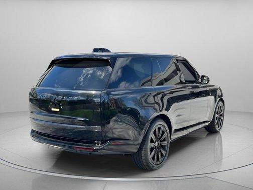 2025 Land Rover Range Rover P550e SE