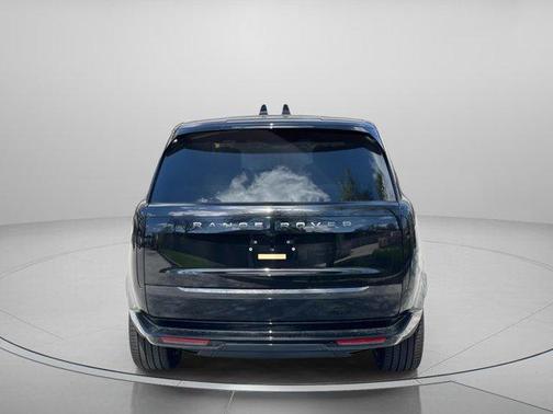 2025 Land Rover Range Rover P550e SE