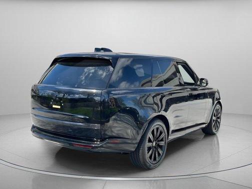 2025 Land Rover Range Rover P550e SE