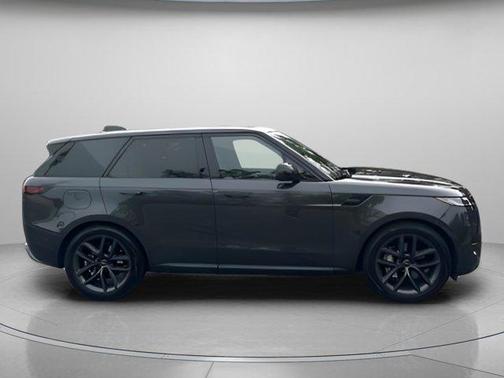 2024 Land Rover Range Rover Sport SE
