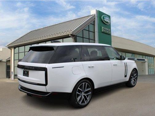 2025 Land Rover Range Rover P400 SE 7 Seat