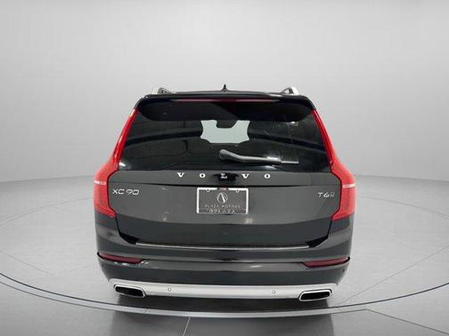 2018 Volvo XC90 T6 Momentum