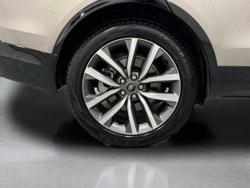 2024 Land Rover Discovery P300 Dynamic SE