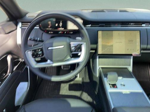 2025 Land Rover Range Rover P530 SE