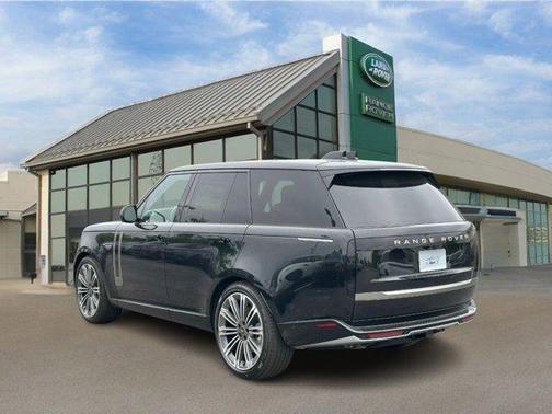 2025 Land Rover Range Rover P530 SE