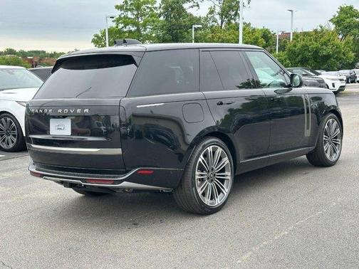2025 Land Rover Range Rover P530 SE