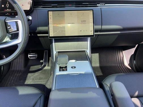 2025 Land Rover Range Rover P530 SE